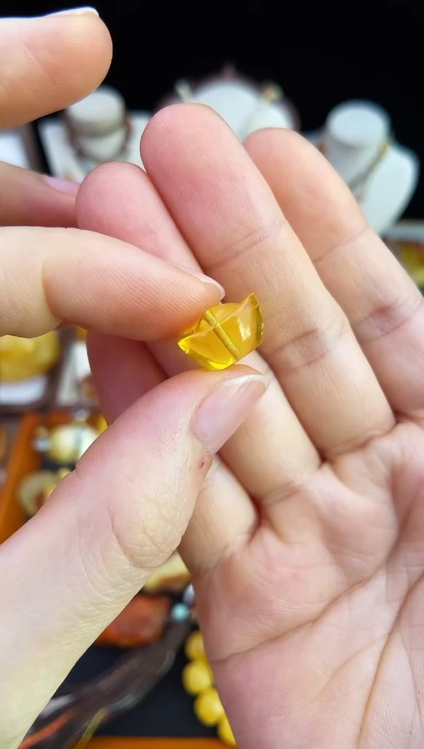 琥珀未镶嵌珠宝奇石柒月