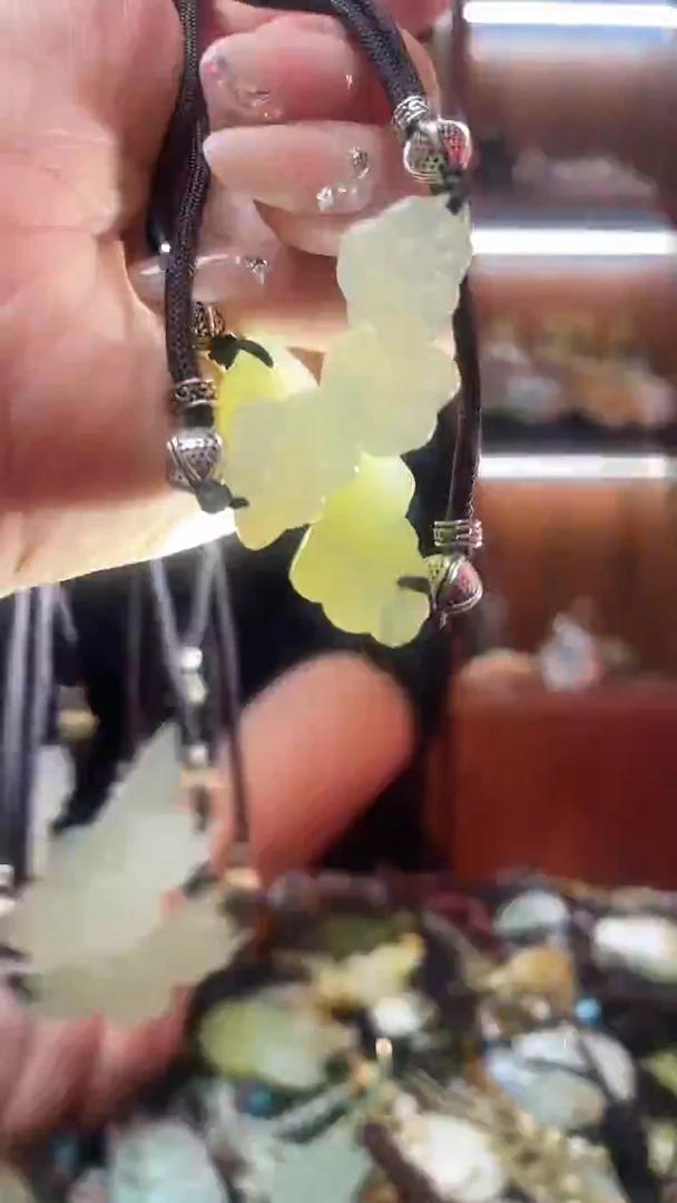 未镶嵌蛇纹石玉吊坠  多样性发货，拍一发一拍二发二