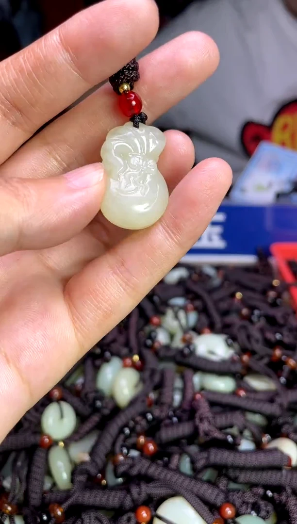 未镶嵌和田玉挂件1