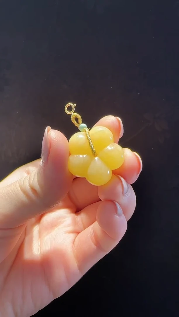 蜜蜡颈饰18K金镶嵌花花吊坠