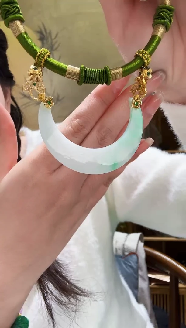 颈饰未镶嵌翡翠吊坠