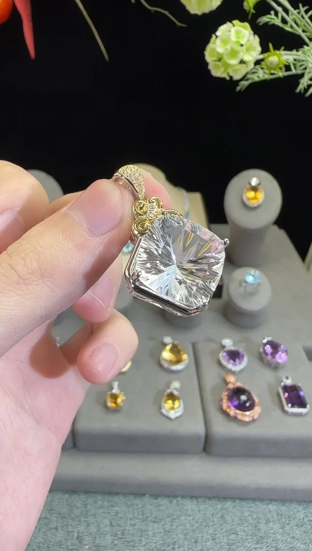 银S925镶嵌颈饰水晶16mm35ct白水晶吊坠