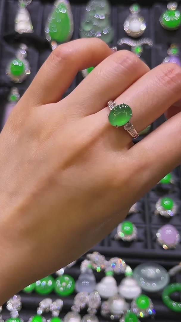 18K金镶嵌戒指翡翠戒指