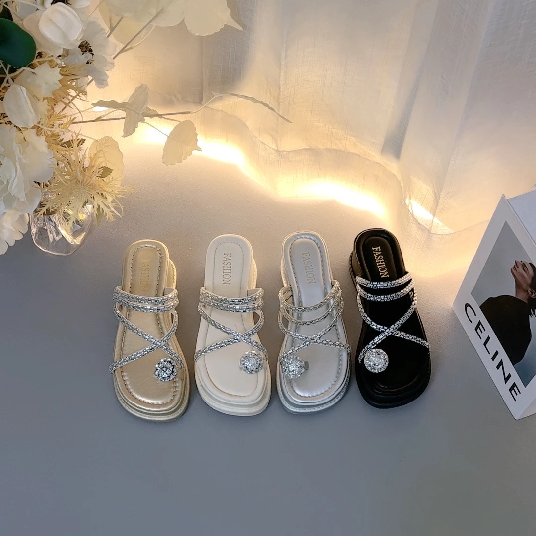 2025夏新时尚百搭休闲大水钻个性时髦外穿厚底女凉拖鞋