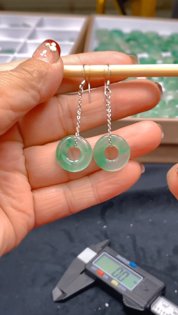 【闪购商品】石英质玉耳钉未镶嵌冰美人非洲翠A货，冰种