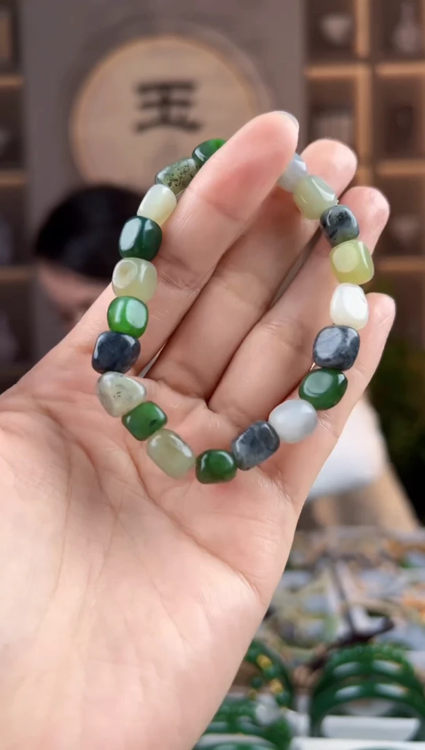 颈饰未镶嵌和田玉拍一发一，拍一发一