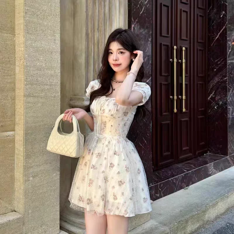 夏季新款法式复古方领碎花网纱收腰连衣裙