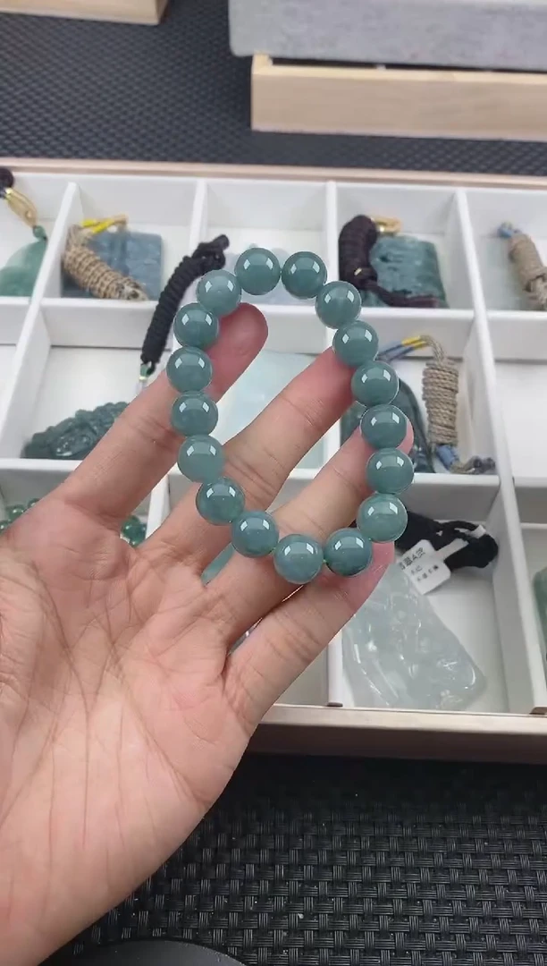 翡翠未镶嵌颈饰