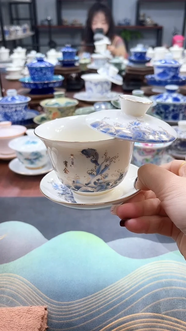 【闪购商品】中号描金年年有余元宝盖碗