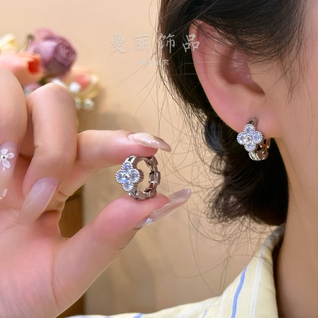 铜合金耳饰 2025精致亮锆镂空锆石四叶耳扣