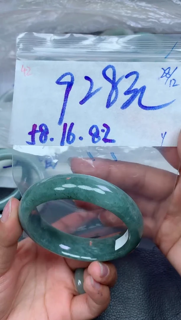 未镶嵌定制翡翠42毛货需精细抛光手镯拍一发一