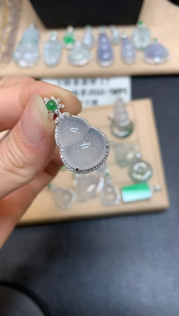 【闪购商品】翡翠颈饰18K金镶嵌葫芦【无服务费