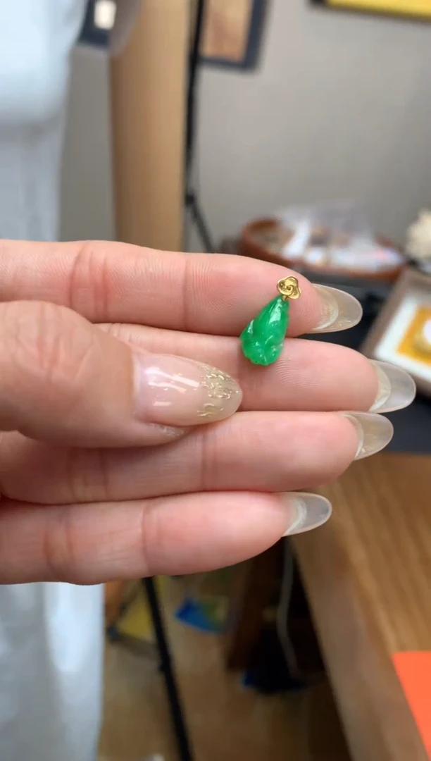 【闪购商品】翡翠颈饰18K金镶嵌花件吊坠