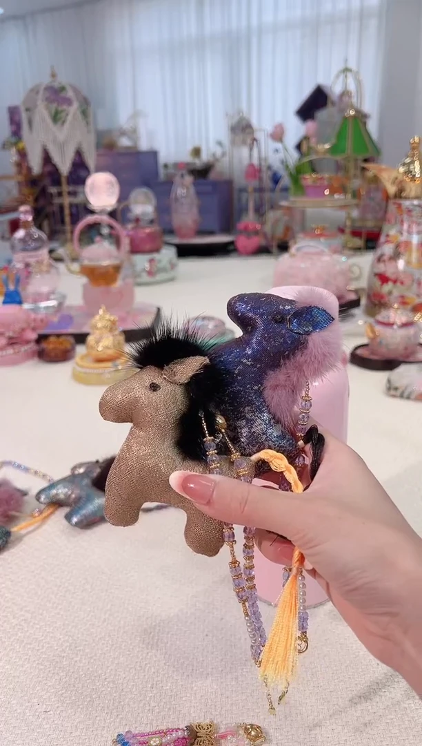 X****赢  非遗西阵织 如图所示 小马一对