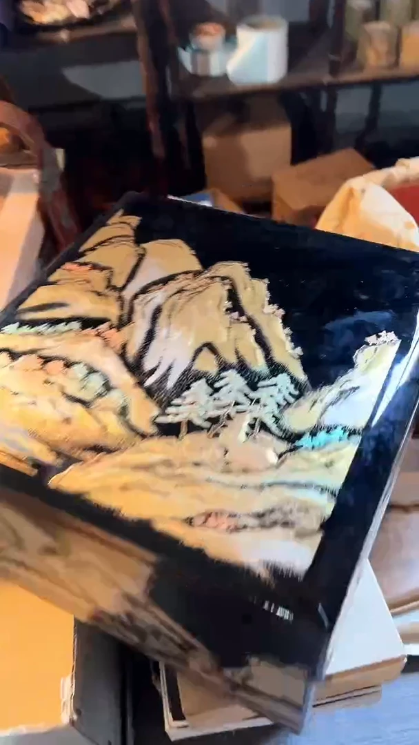 25*25*20cm 大漆山水盒子