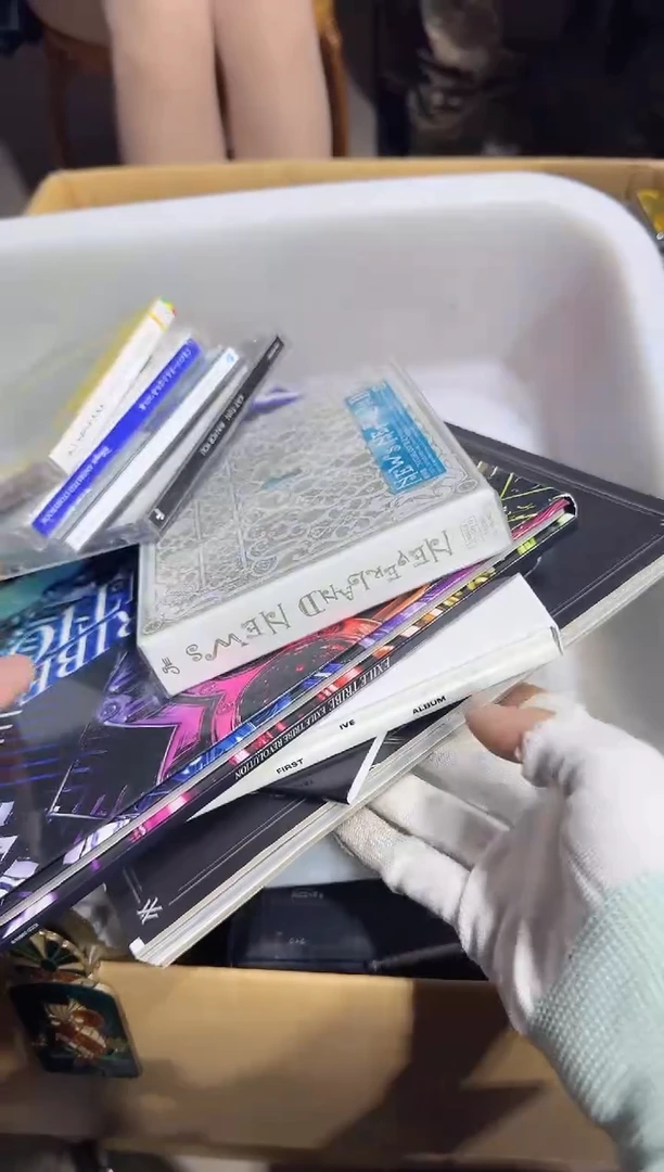 8新梦**朝   821中古商品，瑕疵品，不保好坏。