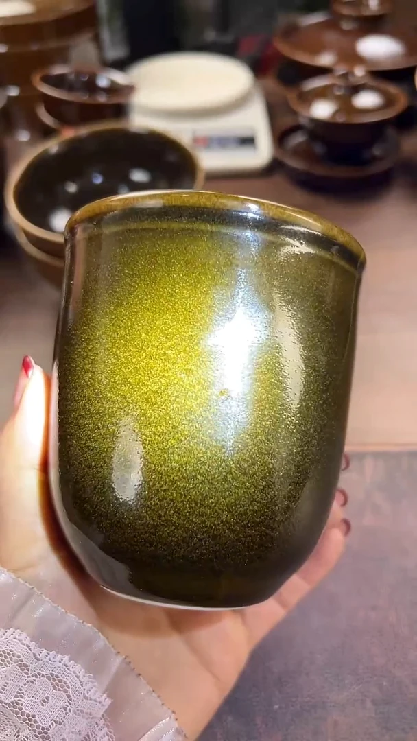 鳝鱼黄色的瓮杯500cc