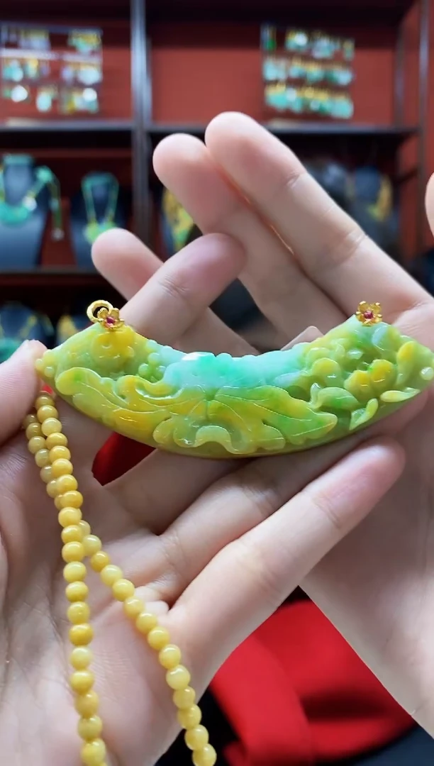 颈饰未镶嵌翡翠吊坠