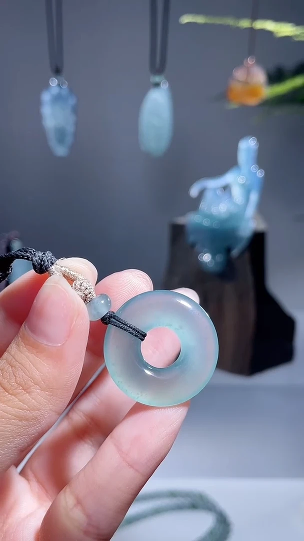 颈饰未镶嵌翡翠平安扣