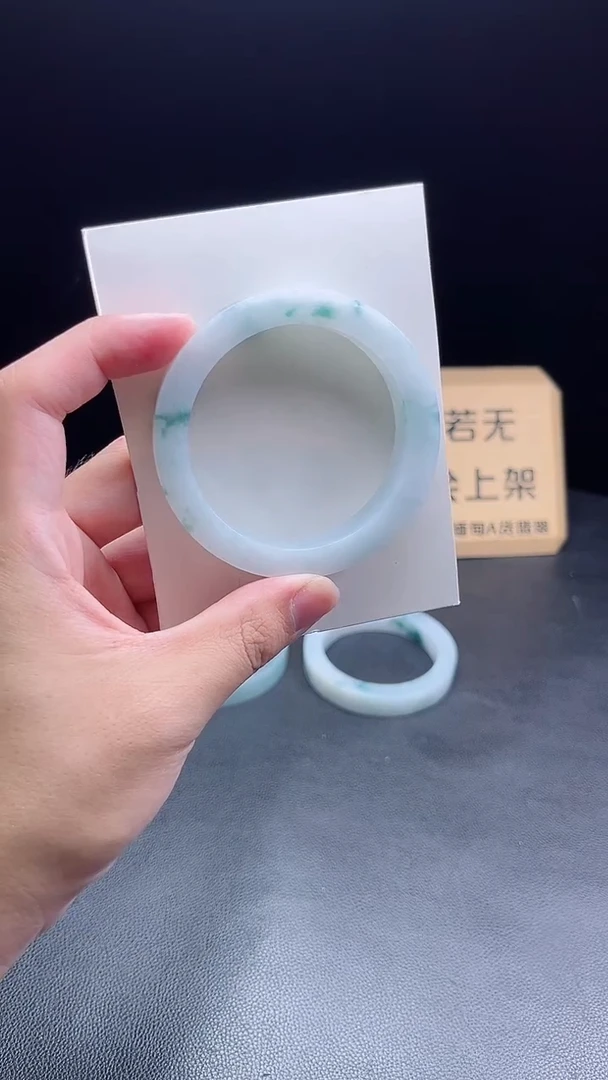 未镶嵌手镯定制翡翠云*定制