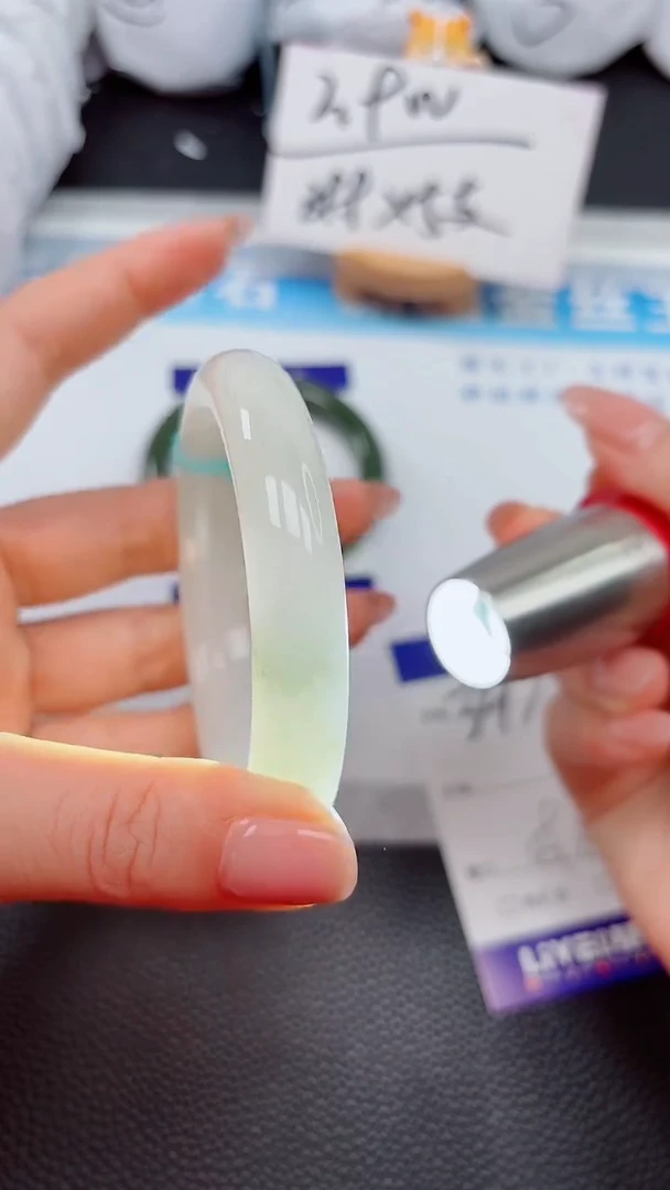 【闪购商品】石英质玉手镯未镶嵌397