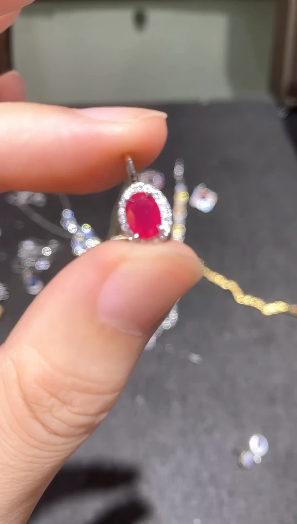 颈饰银S925镶嵌红宝石吊坠