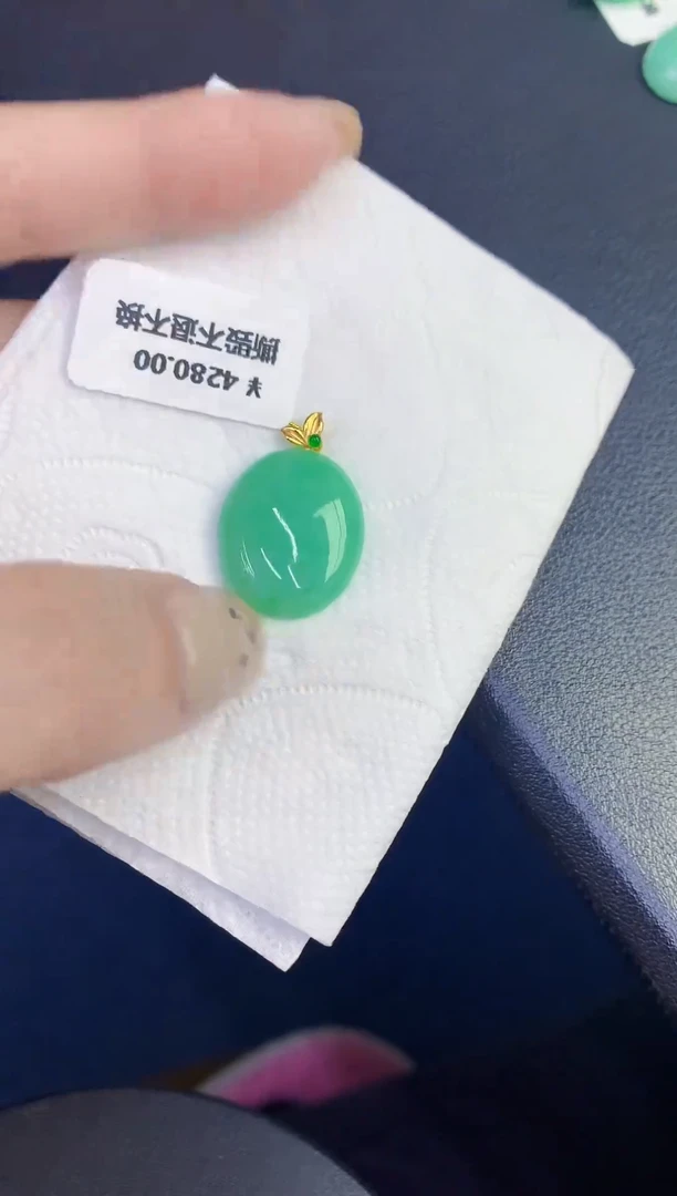 颈饰18K金镶嵌翡翠缅甸天然翡翠A货