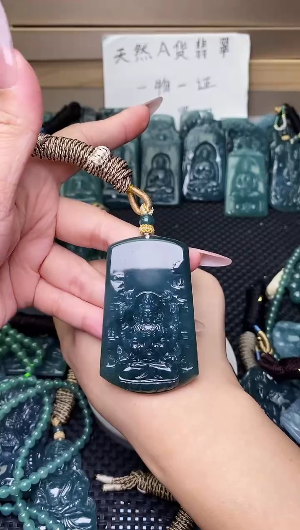 颈饰未镶嵌翡翠