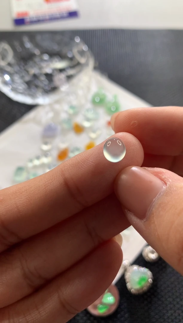 翡翠裸石高冰起光蛋面