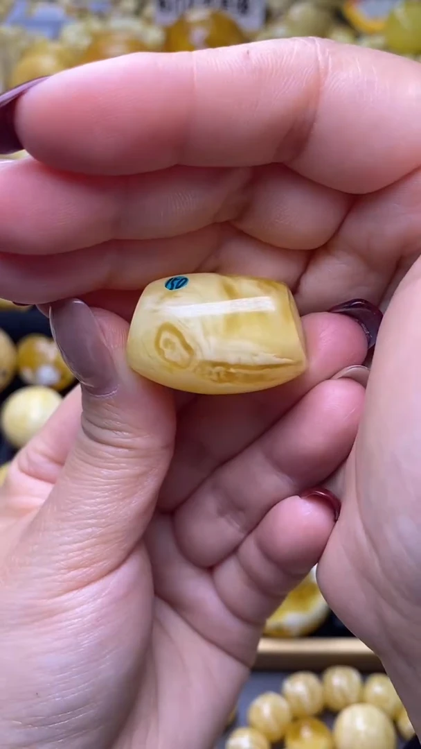 【闪购商品】琥珀裸石未镶嵌月.28