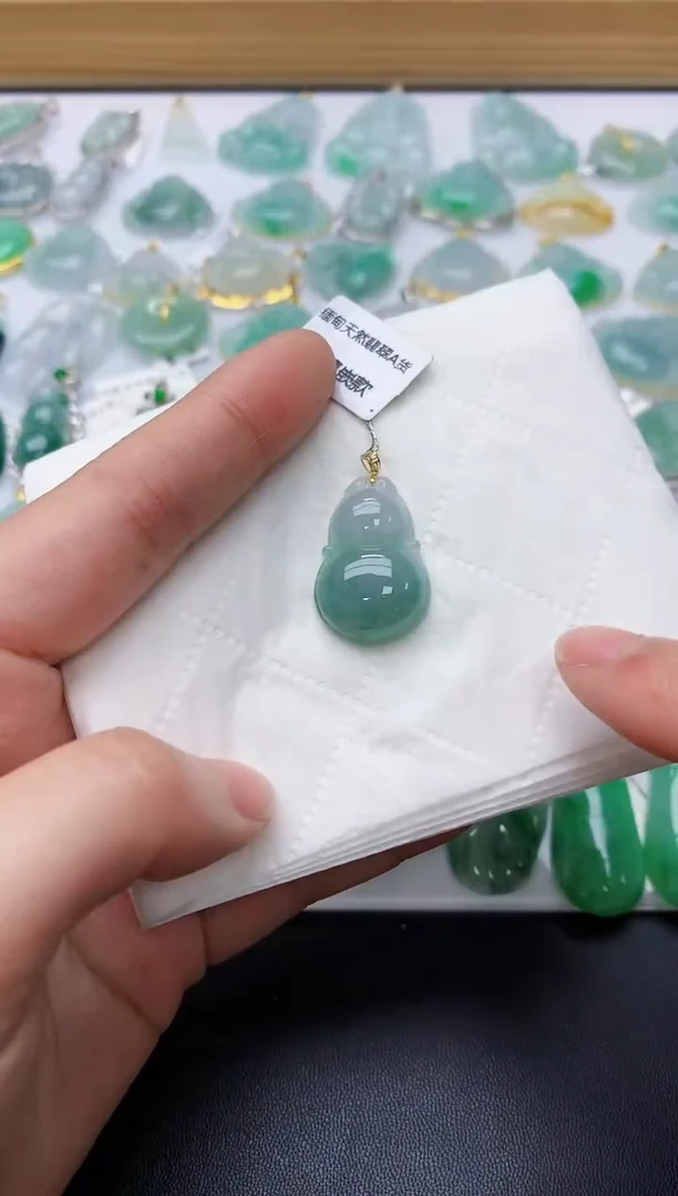 颈饰18K金镶嵌翡翠天然A货
