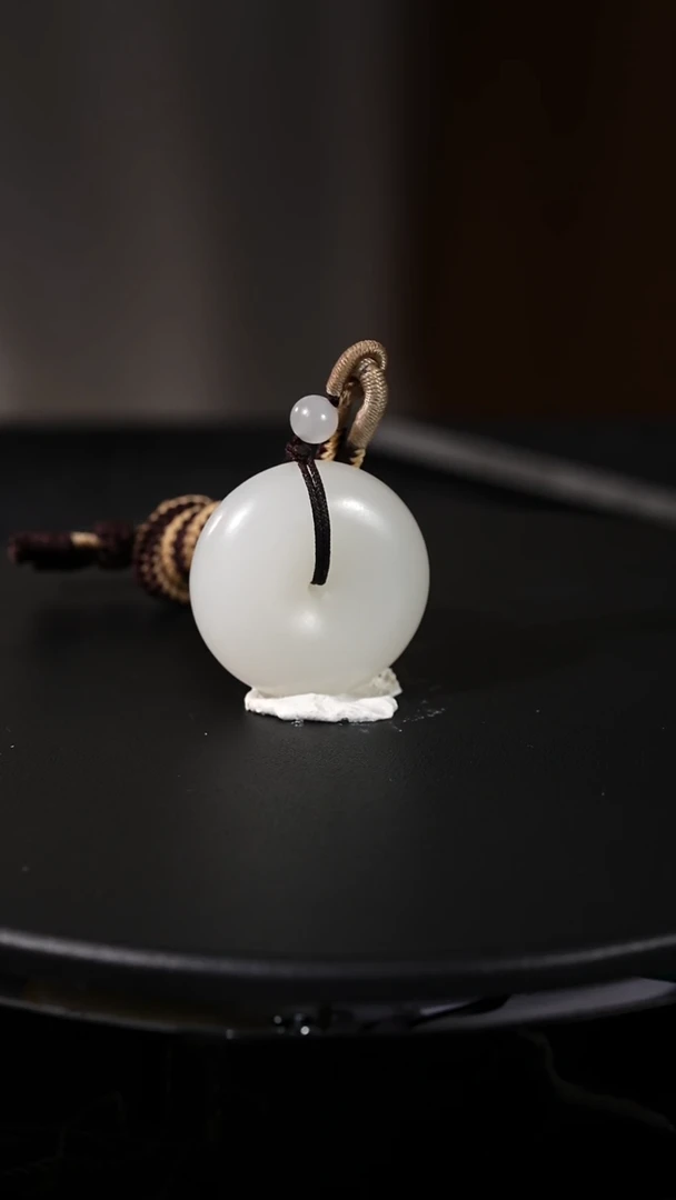 吊坠(赠链)未镶嵌和田玉和田玉吊坠