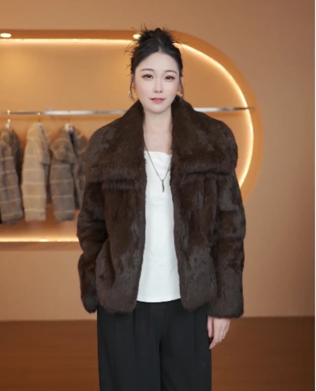 2025D198K-2大方领女士皮草外套百搭气质真皮真毛皮毛一体大领