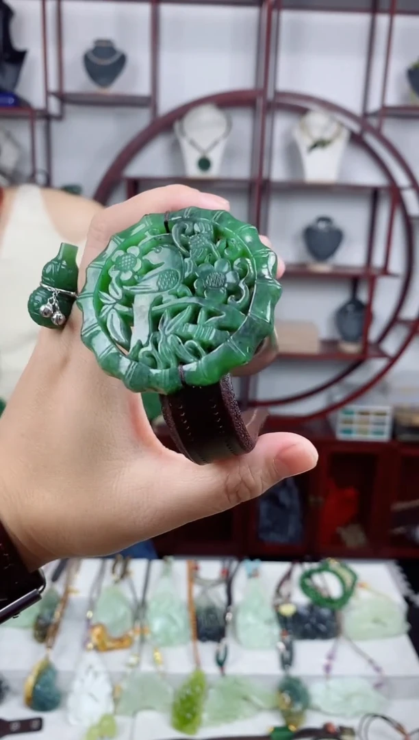 未镶嵌岫玉颈饰1碧2玉