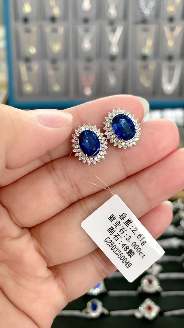 耳钉蓝宝石18K金镶嵌3克拉