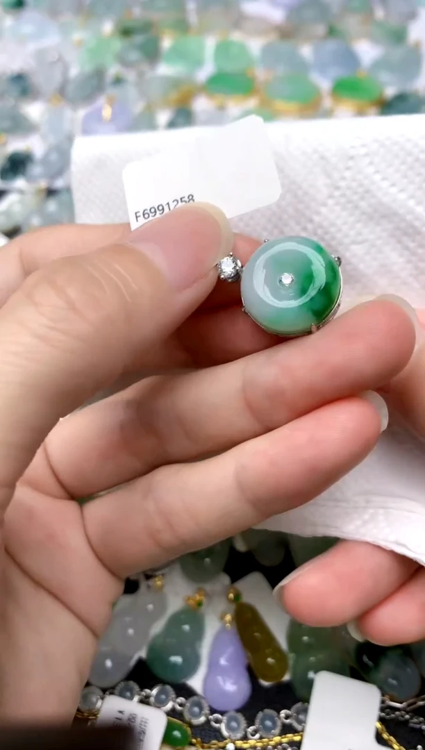 颈饰银S925镶嵌翡翠天然A货翡翠