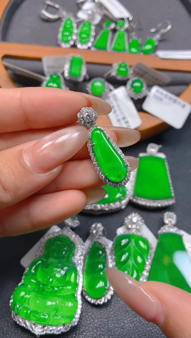 银S925镶嵌翡翠耳饰1