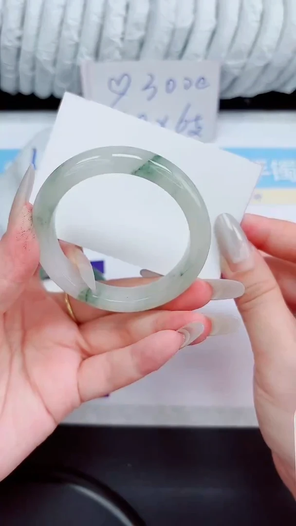 石英质玉手镯未镶嵌40-52.6