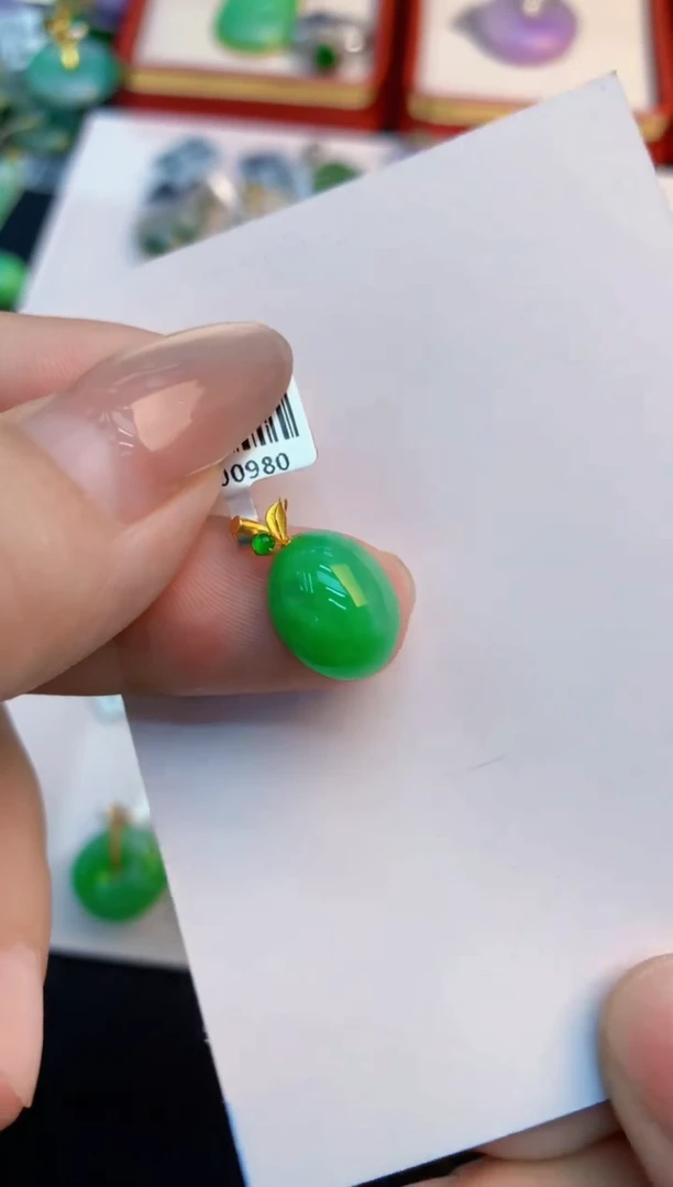 翡翠未镶嵌颈饰1