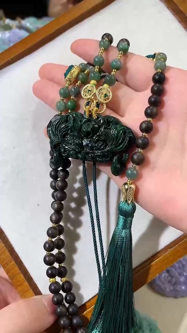 颈饰未镶嵌翡翠吊坠