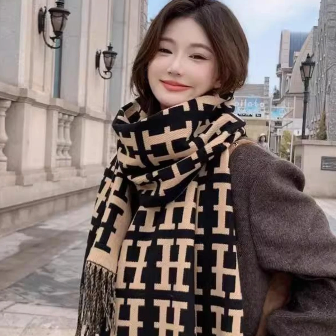 围巾冬季女高级感韩版百搭2026新款时尚披肩两用保暖加厚秋冬围脖