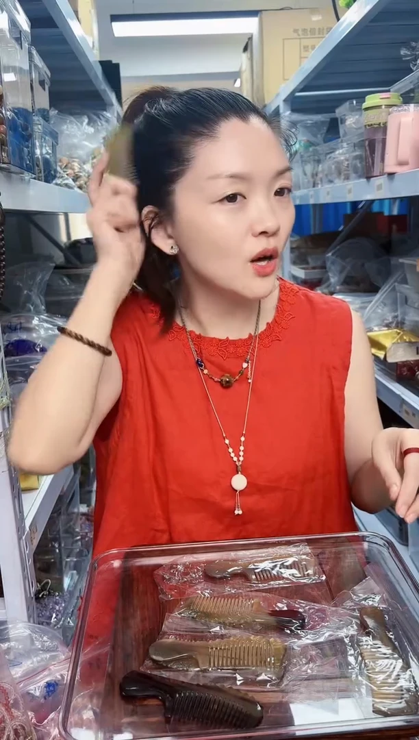 木牛角小号柄梳一把