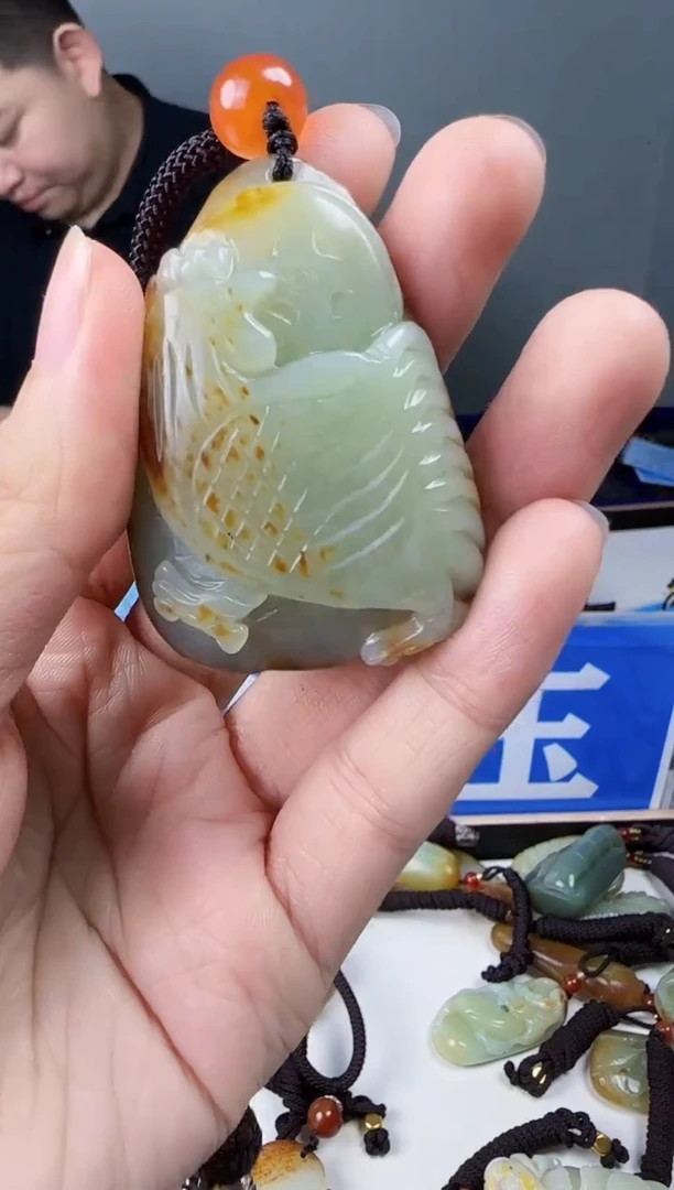 和田玉未镶嵌颈饰1