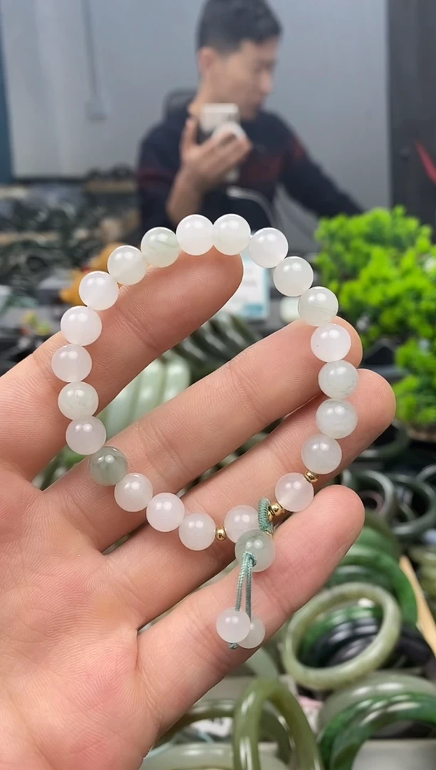 未镶嵌手镯透闪石质玉8mm