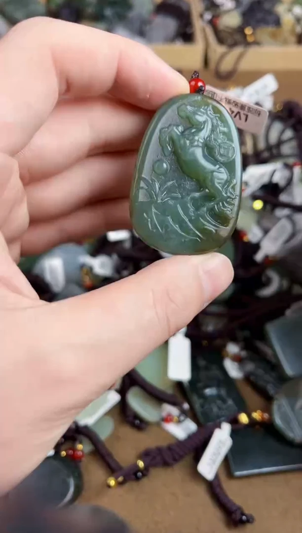 颈饰未镶嵌和田玉1
