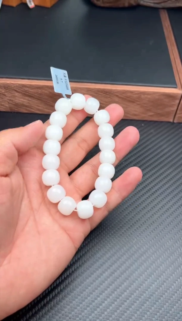 手串未镶嵌和田玉且末天泰微色差卡12JHm