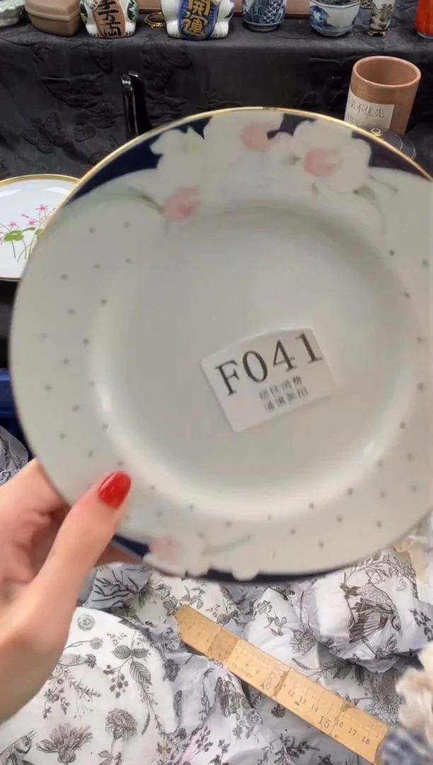 瓷片美****?       F041