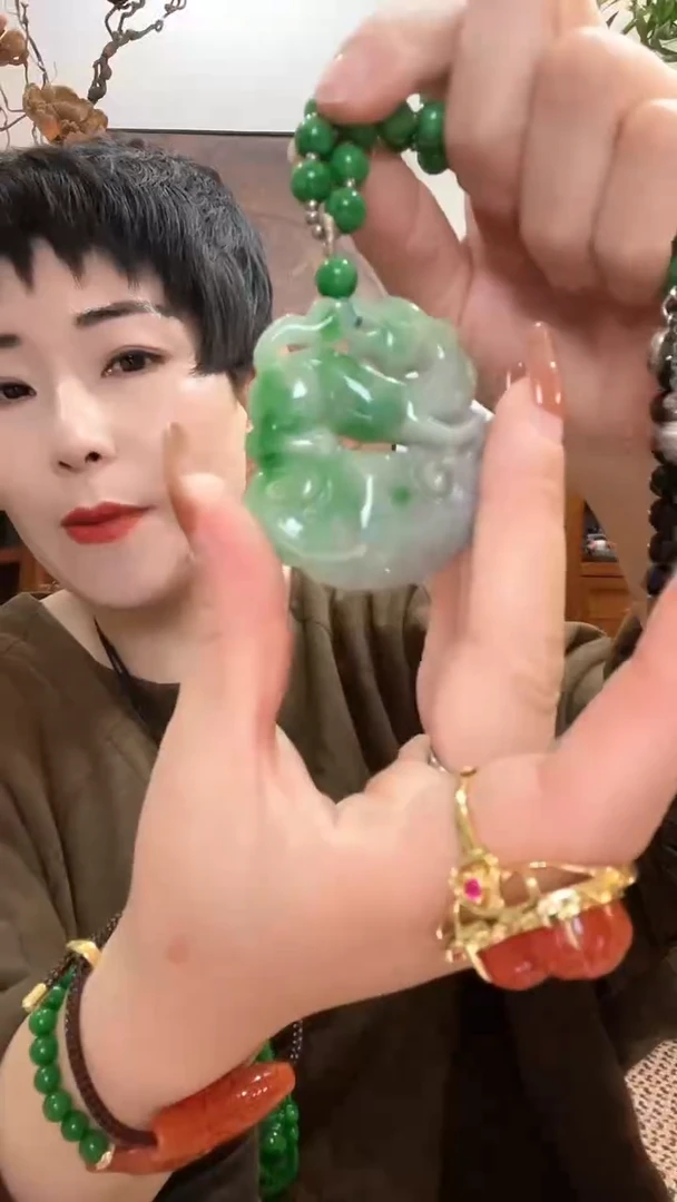 吊坠(赠链)未镶嵌翡翠135