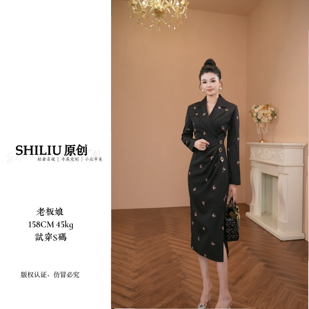 【十六定制】新款女装通勤气质时尚西装领刺绣修身开叉连衣裙21535