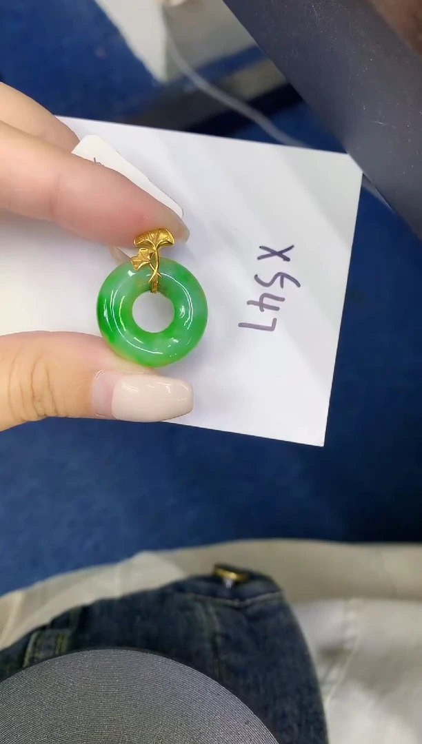 颈饰18K金镶嵌翡翠缅甸天然翡翠A货